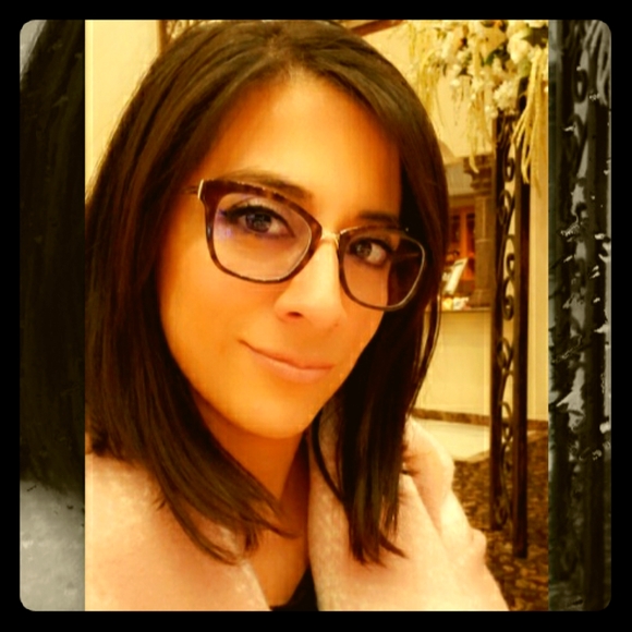 Meet your Posher, Arianna - Picture 1 of 1